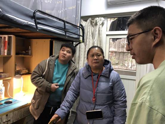 张芳老师 张芳老师